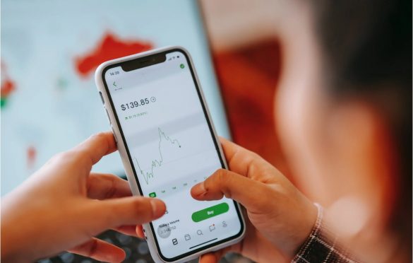 Taking Advantage of Currency Correlations